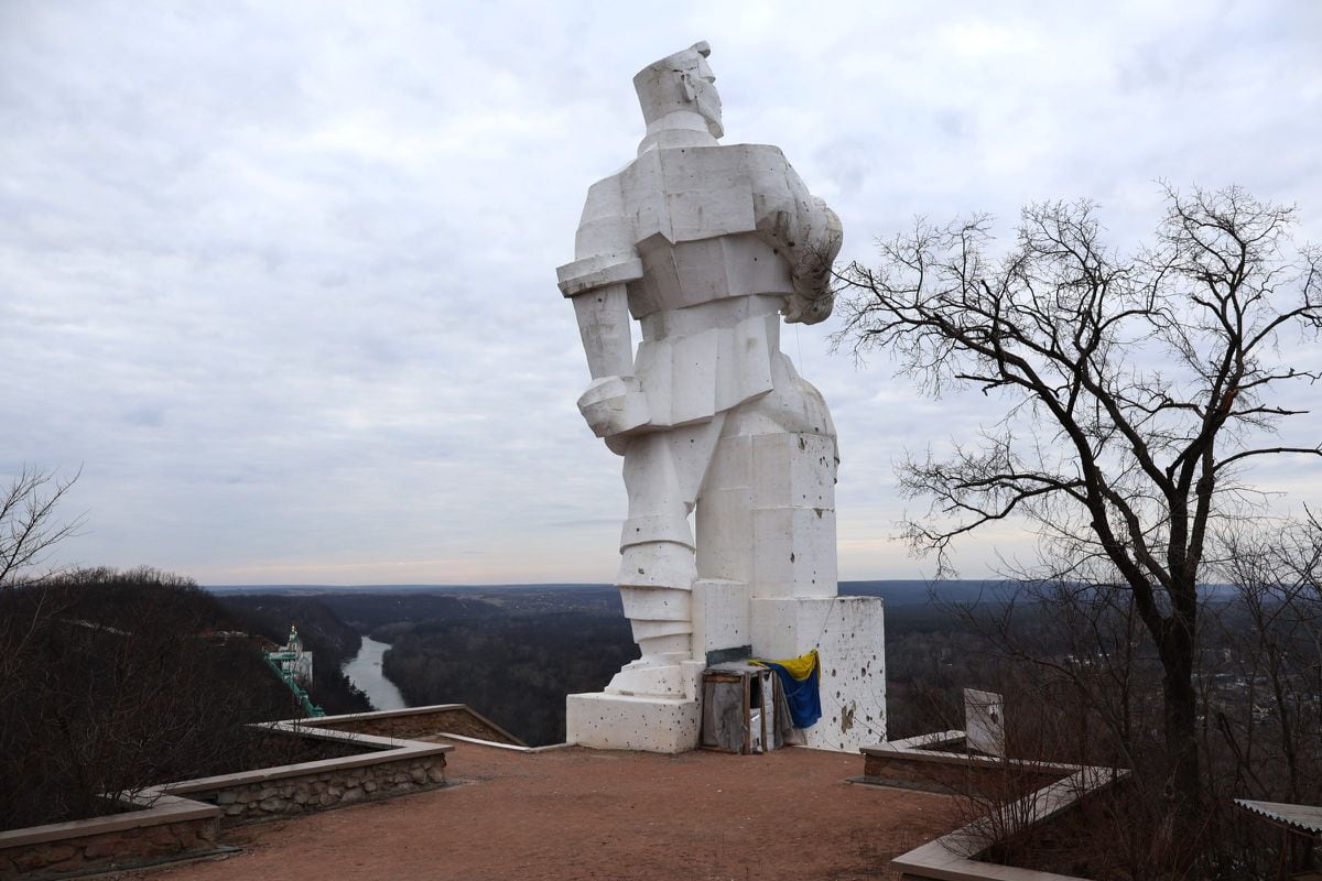 A Ukrainian town devastated by the invasion defends its Soviet myth