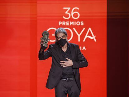 El director Fernando León de Aranoa recoge el Goya en la 36ª gala de los Premios Goya.