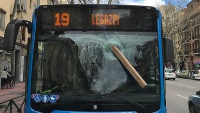 Estado del autobús tras el altercado.