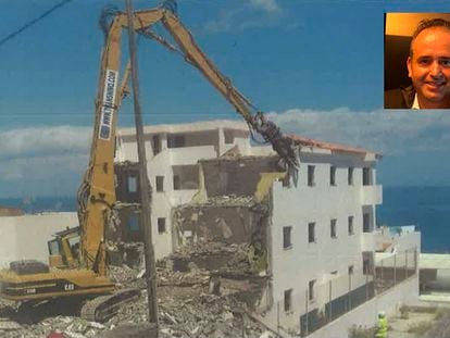 Demolición del acuartelamiento de Garachico (Tenerife) con maquinaria de la empresa Transnino (Transportes y Excavaciones Nino S. L.). En la imagen superior derecha, Ángel Ramón Tejera de León.