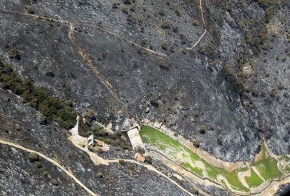 Vista aérea de la presa de Robledo de Chavela, que estaba sin agua por un problema de filtraciones en la compuerta.