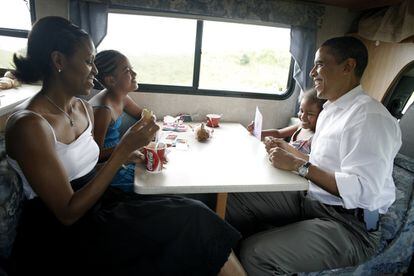 Los Obama con sus hijas que en 2007 eran pequeñas. Sasha tenía 6 años y Malia 9.