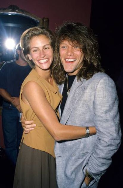 Julia Roberts y Jon Bon Jovi durante una fiesta en 1990.