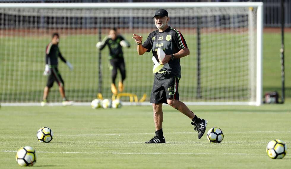 Osorio durante el entrenamiento previo al juego con Honduras