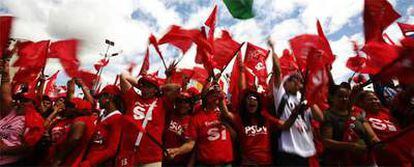 Manifestantes chavistas, durante la marcha celebrada en Caracas el pasado jueves.