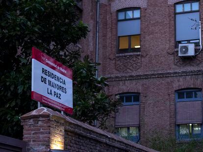 Residencia de mayores La Paz, en Madrid, donde se han registrado varios casos de coronavirus, este jueves.