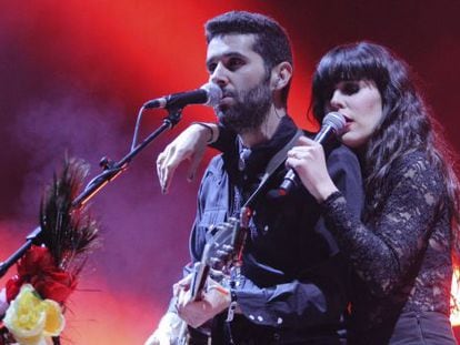 Alejandro Acosta y Nita, del grupo Fuel Fandango, en su concierto en el festival Actual.