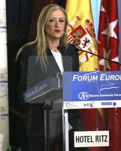 La candidata del PP a la Presidencia madrileña, Cristina Cifuentes, durante su intervención en un desayuno informativo del Fórum Europa.