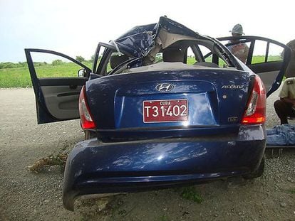 Imagen cedida por el Gobierno cubano del vehículo en que viajaba Oswaldo Payá.