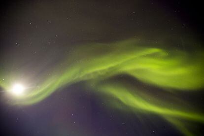 Múltiples leyendas tratan de explicar la existencia de la aurora boreal. Algunas la consideran un regalo, otras un mal augurio, un “enfado divino”.