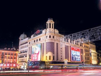 Pantallas de los cines de Callao, la céntrica plaza madrileña donde más monitores se han instalado (también de Fnac y El Corte Inglés), pues por ella pasan más de 113 millones de personas al año.