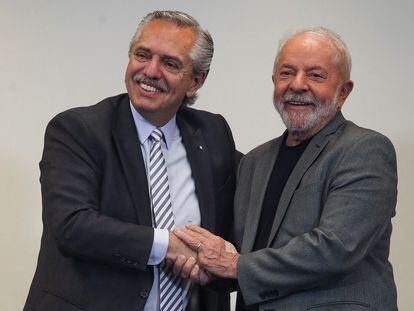El presidente electo de Brasil, Lula da Silva, junto al presidente argentino, Alberto Fernández, reunidos en São Paulo el 31 de octubre.