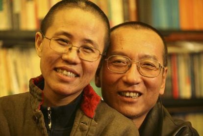 Liu Xiaobo y su esposa, Liu Xia, en una imagen tomada cuando el disidente chino aún estaba en libertad.