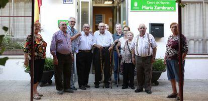 Afectados por el abandono del centro de mayores María Zambrano, de Alcobendas.
