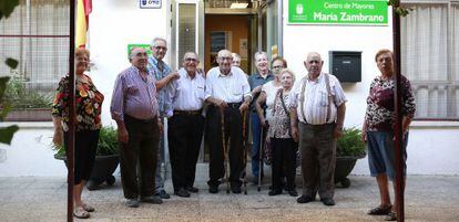 Afectados por el abandono del centro de mayores Mar&iacute;a Zambrano, de Alcobendas.