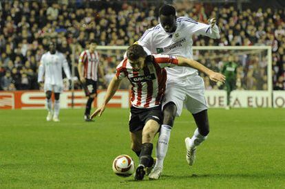 Kouyate arrolla a De Marcos.