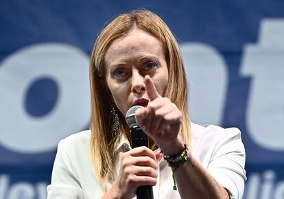 La líder de Hermanos de Italia, Giorgia Meloni, participa en un mítin de campaña, el miércoles en Génova.