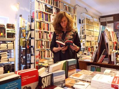 Lola Larumbe, en la librería Rafael Alberti.