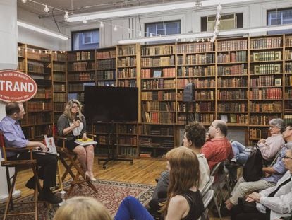 Naomi Wolf, autora de 'El mito de la belleza', en una librería de Nueva York en junio de 2019. 