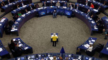 La presidenta de la Comisión Europea, Ursula von der Leyen, en el pleno del Parlamento Europeo en Estrasburgo, este miércoles.