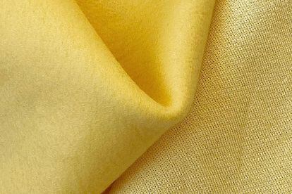 La moda también puede ser una herramienta para combatir el desperdicio textil: fabricantes como Pyratex transforman los desperdicios de las cosechas de plátanos en tejidos tan jugosos como este.