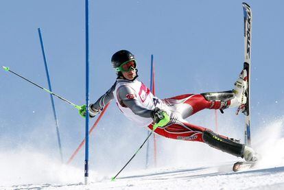 Fotografía realizada por el polaco Andrzej Grygiel, de la agencia polaca de noticias PAP, que ha ganado el segundo premio en la categoría Deportes y fotografías de acción de la 57ª edición del World Press Photo. En la imagen un participante en el Campeonato Internacional de Esquí, en Szczyrk (Polonia), el 24 de marzo de 2013.