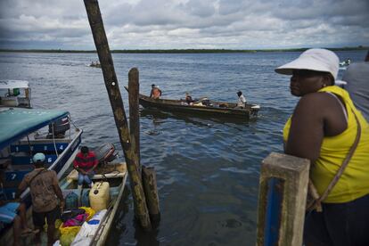 Pescadores, antes de iniciar la jornada.