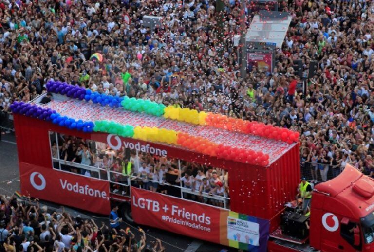 Carroza en el día del Orgullo Gay de 2019.