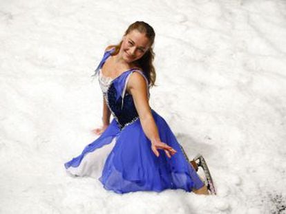 La actriz Irina Tkachuk, en el escenario del teatro Nuevo Apolo cubierto de hielo. 