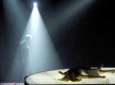 Escena de 'Romeo y Julieta', de Gounod, dirigida por Jürgen Flimm en la Ópera de Viena en 2001.