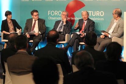 De izquierda a derecha, Cristina Manzano, Santiago Carbó, Francisco Pérez, Fernando Fernández y Antonio Cortina.