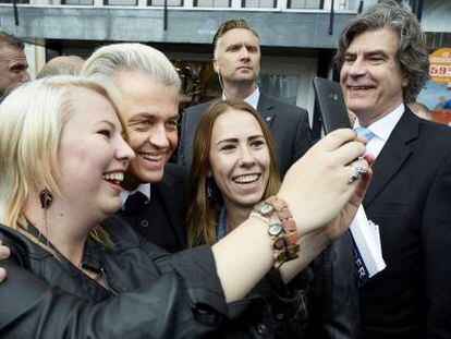 El l&iacute;der del Partido para la Libertad (PVV), el holand&eacute;s Geert Wilders, posa durante la campa&ntilde;a de las europeas.