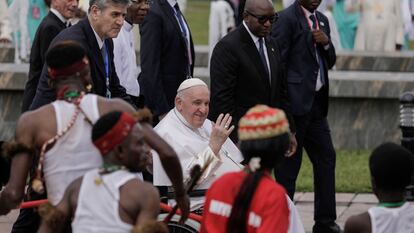 El Papa a su llegada a Kinsasa, capital de la República Democrática del Congo, este martes.