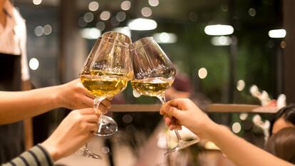 Estos vinos blancos gallegos maridan con todos los platos
