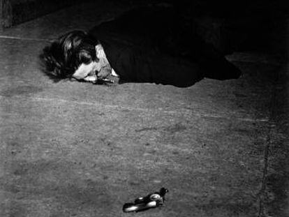 Una de las fotograf&iacute;as de la exposici&oacute;n realizada por Weegee en 1940.