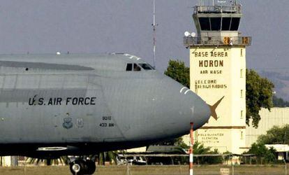 Avión C-5 Galaxy de la Fuerza Aérea de Estados Unidos, en la base aérea de Morón de la Frontera, en Sevilla.