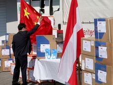 Recepción de materiales protectores donados por China a Austria. En vídeo, declaraciones de Donald Trump, presidente de EE UU, este sábado.
