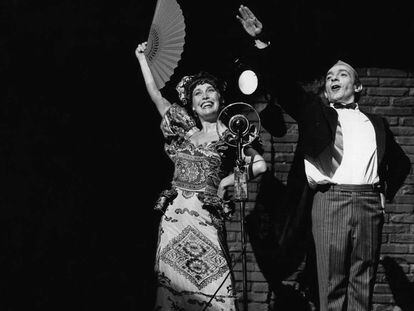 Verónica Forqué y José Luis Gómez, en el estreno de "¡Ay, Carmela!", de José Sanchís Sinisterra en noviembre de 1987 en Zaragoza.