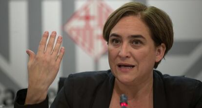 L'alcaldessa de Barcelona, Ada Colau, durant la roda de premsa.