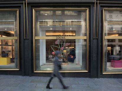 Escaparate de una de las tiendas de Loewe en la Gran Vía de Madrid.