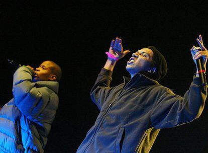 Hamé, derecha, en un concierto de su banda La Rumeur en París.