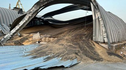 Un almacén de grano destruido por un ataque ruso en el puerto del Danubio, en el suroeste de Ucrania, cerca de la frontera con Rumania, el pasado 16 de agosto.