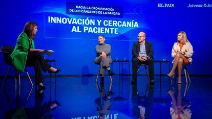 De izquierda a derecha, Marta González Novo, presentadora del coloquio, Begoña Barragán, presidenta del grupo español de Pacientes con Cáncer (GEPAC), José Ángel Hernández, jefe de Sección de Hematología en Hospital Universitario Infanta Leonor y María Victoria Mateos, presidenta de la Sociedad Española de Hematología y Hemoterapia (SEHH).