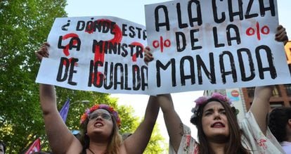 Manifestantes durante la marcha contra la sentencia de La Manada, el pasado viernes en Madrid.