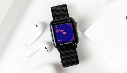Escuchar música con el Apple Watch.