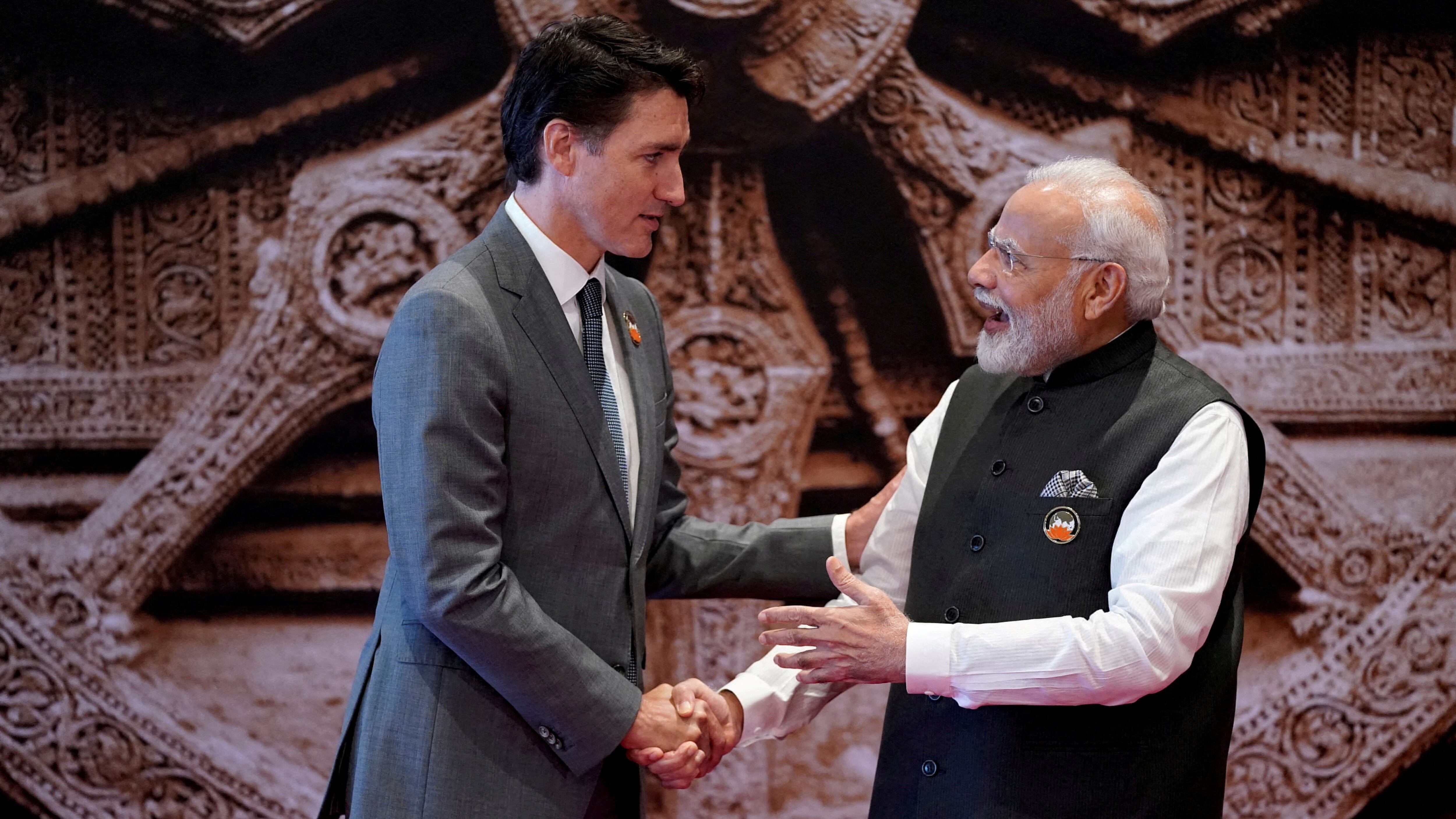 El primer ministro de Canadá, Justin Trudeau, saluda a su homólogo de la India, Narendra Modi, el 9 de septiembre, durante la reunión del G-20 celebrada en Nueva Delhi.