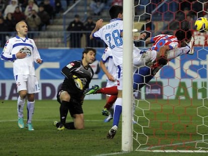 Falcao marca su cuarto gol de la noche. 