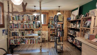 NaturaLlibres, llibreria al municipi d'Alins, en una imatge cedida.