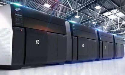 El enorme tamaño de las HP Metal Jet permite imprimir piezas de metal de varios metros