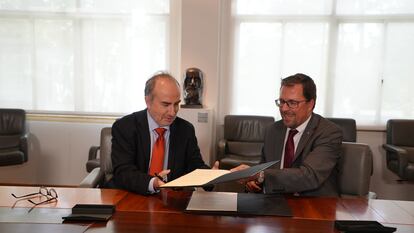 El presidente de la chilena EFE, Eric Martin González, y su homólogo de Renfe, Raül Blanco.